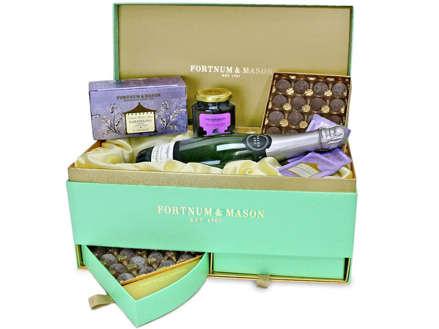 Wine n Food Hamper - Fortnum & Mason Hamper - L76604057 Photo